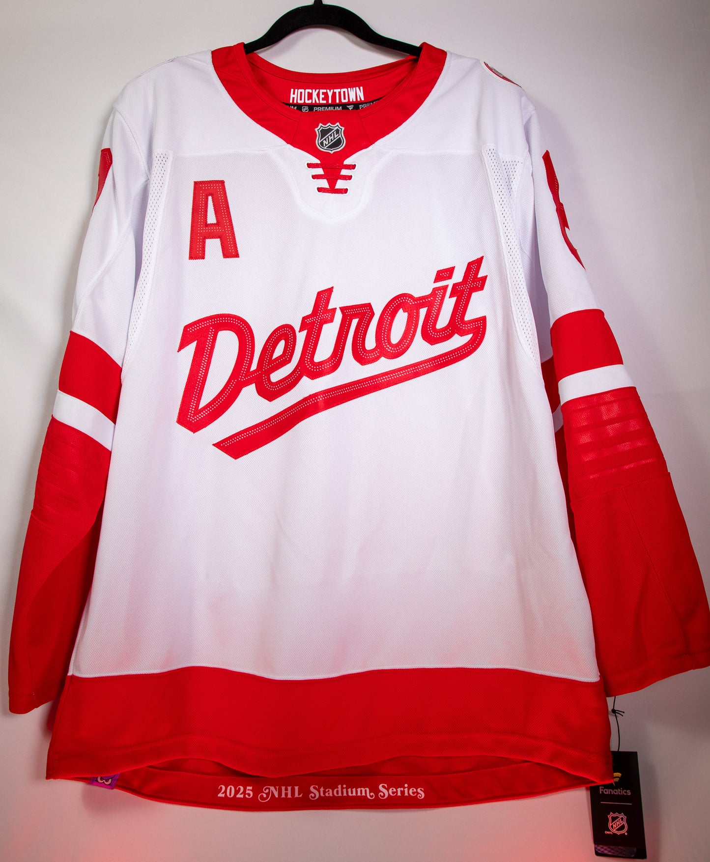 Limited Edition - Outdoor Team Signed Chiarot Detroit Red Wings